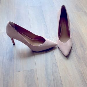 Nude pink  suede pumps
